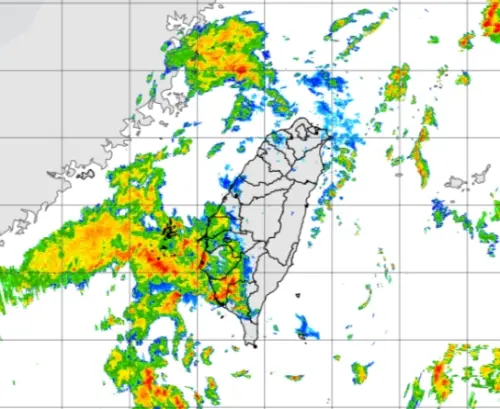 梅雨+西南氣流卡在台灣上空！雨彈先炸中南部　雨勢最猛時間出爐