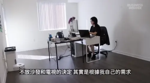 ▲雷蒙租屋處沒有購買電視，也沒有放沙發。（圖／翻攝自Business Insider Taiwan YouTube）