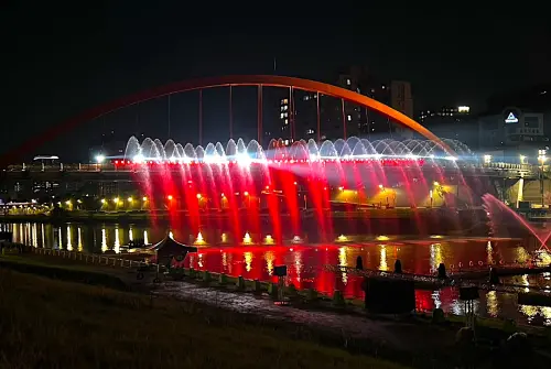 ▲新北市觀旅局表示，「2026碧潭水舞季－舞力泉High」活動將迎來最後一週。（圖／攝影張勵德攝）