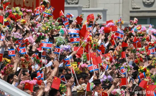 金正恩夫婦接機！北韓盛大歡迎　儀隊喊：習近平同志身體健康