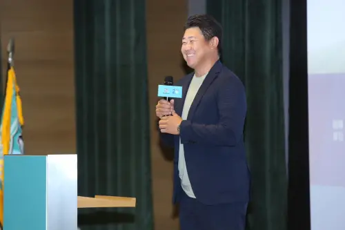 ▲松坂大輔稍早出席玉山盃青棒錦標賽開幕儀式，台灣青棒好手首次見到日本一代傳奇。（圖／記者邱曾其攝）