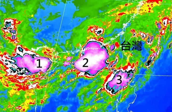 超大梅雨怎還沒下?台灣旁「3個紫色慢雲簇」 鄭明典揭對台影響