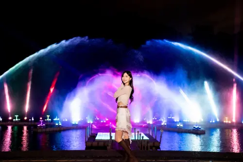 ▲今年首度推出「水上LED發光地磚拍照體驗」（圖／新北市觀旅局提供）
