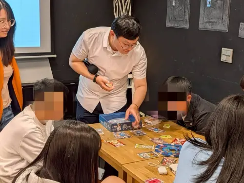 ▲這次活動透過桌遊了解自我性格特質與處理資訊的反應、溝通型態，另加入團體互動，用桌遊玩出不同的情感體驗。(圖／高市警局少年隊提供)