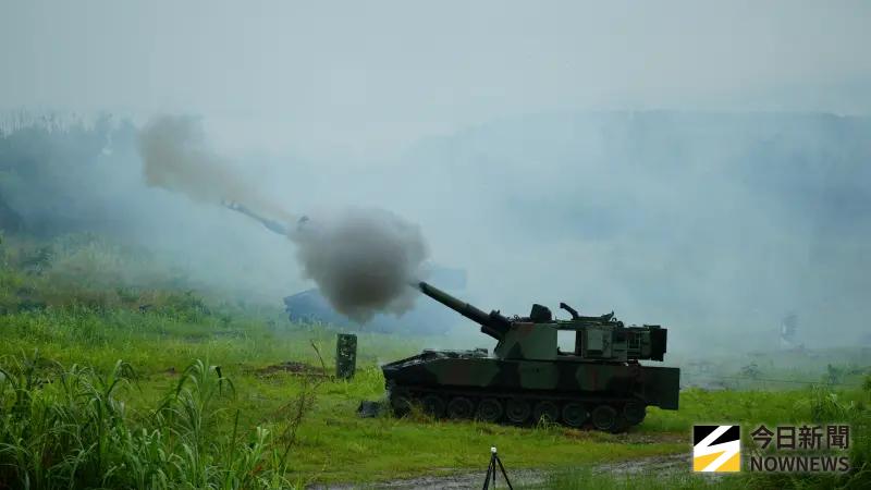 ▲M109A2自走砲射擊。(圖/記者呂炯昌攝)