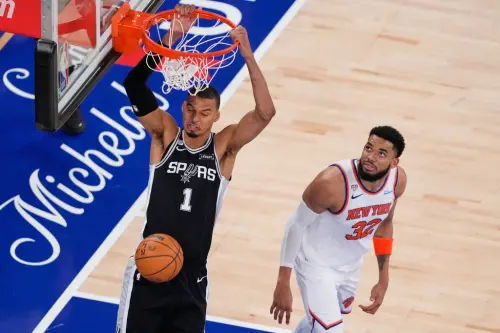 NBA／文班亞馬32分封神！馬刺115：111撂倒尼克　冠軍賽追至1：2