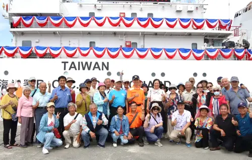 ▲海巡署艦隊分署開放民眾登艦參觀，以慶祝國家海洋日。(圖／海巡署艦隊分署提供)
