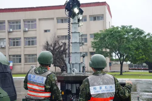 ▲54工兵群完成照明尾車等機具整備，待命即時投入災防任務。（圖／記者莊全成翻攝）