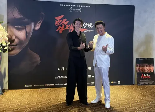 ▲郭鑫（左）與李㼈（右）在《腎上腺母侵》分別都有灰暗、驚人的演出。（圖／記者蘇詠智攝）