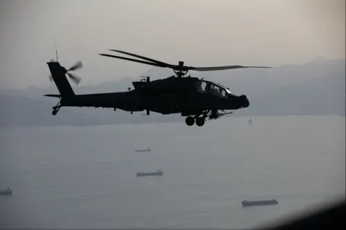 報復阿帕契遭擊落！美軍發動「自衛性打擊」　伊朗沿海傳爆炸聲