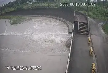 ▲大雨狂炸南部，高雄阿公店水庫今日最新即時影像卻顯示水位不到30米、蓄水率掛零，奇特景象引發網友瘋看。水利署解密這其實是「空庫防淤」的科學真相。（圖／翻攝自水利署水庫即時影像）