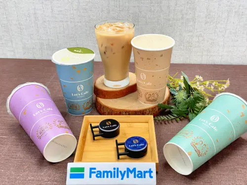 ▲全家門市購買Let's Café現調飲品，即可以49元加購質感「造型燈箱」。（圖／全家提供）