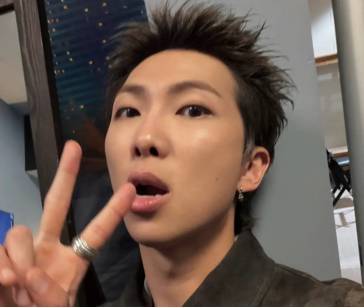 BTS RM得知恩人結婚 霸氣傳訊:給我帳號 秒匯1000萬韓幣當禮金