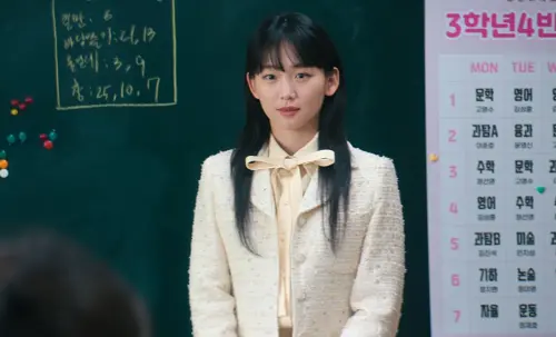 ▲秦基周飾演的任含琳是虛構組織「教權保護局」的女督察官。（圖／翻攝自Netflix）