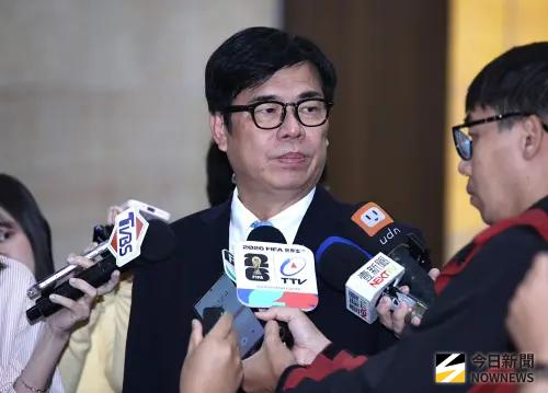 對決台北「奢華遮陽傘」！陳其邁酸度爆表：有些人比較有錢