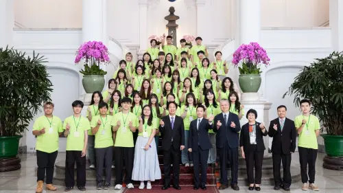 文藻USR志工團接受總統表揚展青年影響力