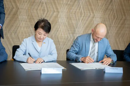 ▲盧秀燕與德國薩克森邦哥利茲縣縣長邁耶共同簽署國際交流備忘錄（圖／台中市政府提供，2026.06.10）