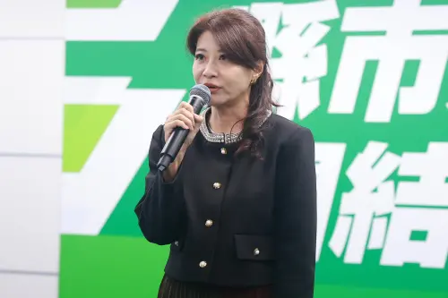 鄭麗文訪美　民進黨諷：只能在圖書館前拍照做大內宣