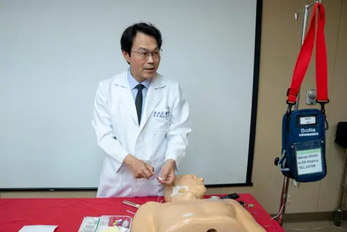 74歲婦換膝蓋痛到失眠！三總「神經阻斷術」　當晚就安穩入睡