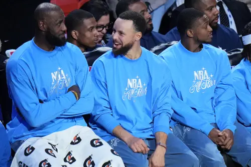 ▲詹姆斯（LeBron James，左）、柯瑞（Stephen Curry，中）生涯僅在明星賽、奧運同隊過，若兩人正式合體，將引爆全球關注度。（圖／美聯社／達志影像）