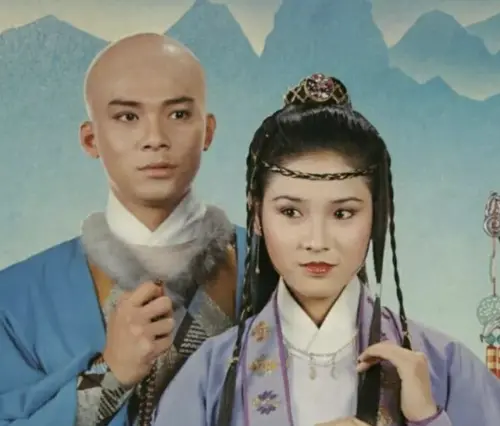 ▲黃日華（左）在1982年TVB版《天龍八部》中，飾演憨厚的虛竹，觀眾也很喜愛。（圖／翻攝自微博）