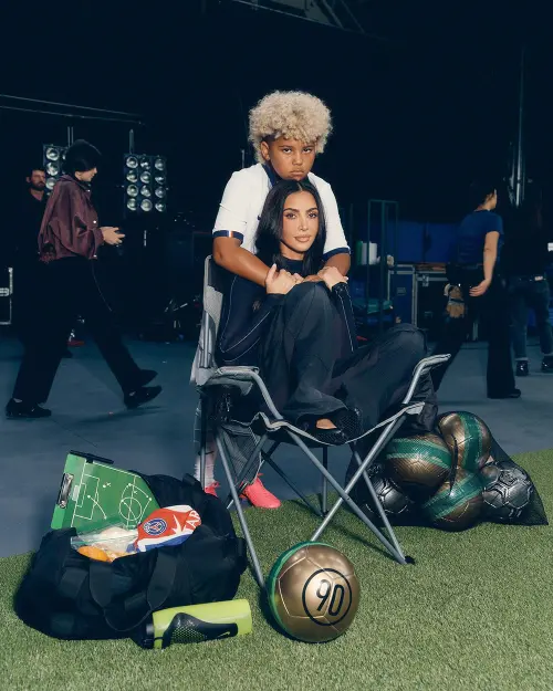 ▲美國話題女王金卡戴珊（Kim Kardashian）和其兒子Saint。（圖／Nike提供）