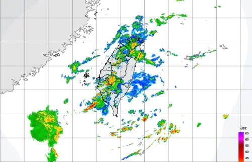 ▲警戒區域有短延時強降雨發生，並伴隨較強陣風、閃電落雷。（圖／翻攝自中央氣象署）