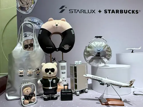 ▲星巴克x星宇航空！STARLUX + STARBUCKS聯名商品全系列。（圖／記者蕭涵云攝）