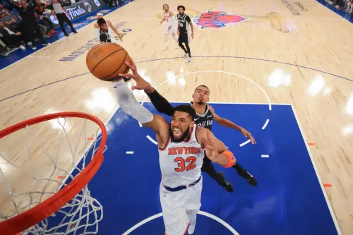 ▲唐斯（Karl-Anthony Towns）藉此罰球拿下尼克反攻的第一分後，球隊的防守侵略性瞬間拉滿，直接凍結了馬刺的進攻。（圖／美聯社／達志影像）