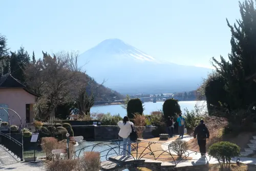 ▲可樂旅遊針對暑假推出多款優惠商品，帶旅客走訪富士山、河口湖等經典的日本景點。（圖／記者葉盛耀攝）