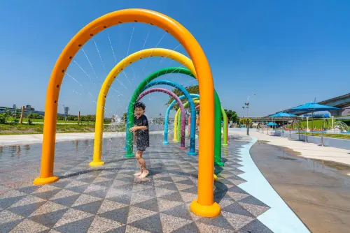 新北免費玩水景點來了！5大水樂園6/13開放　水質乾淨、玩到晚上
