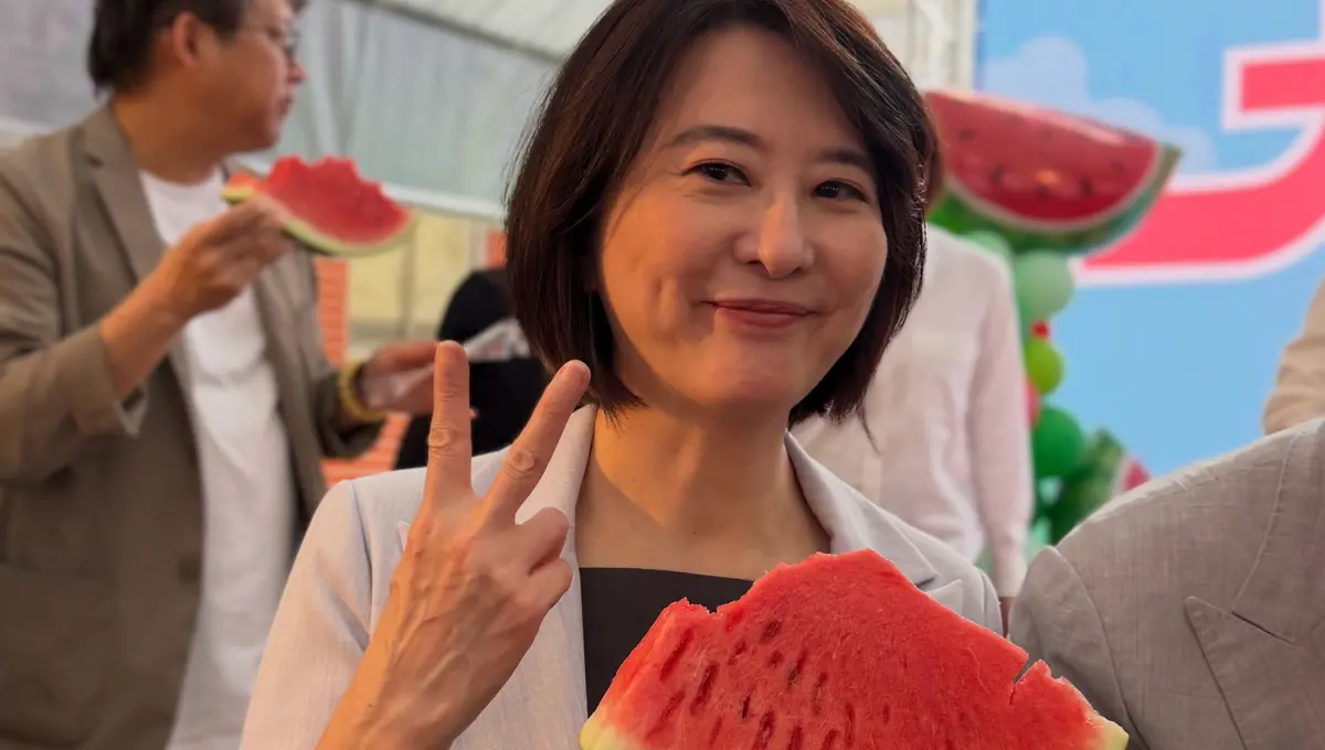▲國民黨立委王鴻薇與韓劇《鐵拳教育》當中的反派「財閥家長」撞臉，引發輿論熱議。（圖／翻攝自王鴻薇臉書）