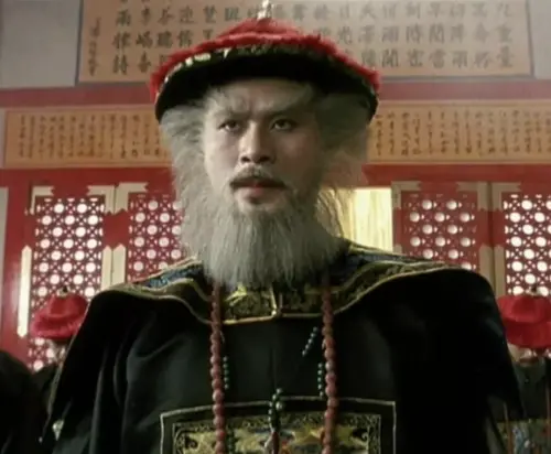 ▲徐錦江在《新鹿鼎記》中的大反派鰲拜演出，讓觀眾印象深刻，但他戲外並非粗豪的性格，反而是細膩的藝術家個性。（圖／翻攝自IMDb）