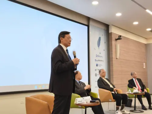 Liu Fu-kuo moderates the Q&A session at the 2026 TTX final report conference. (TCN)