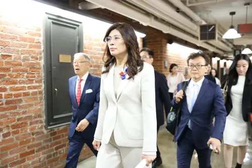 專訪稱「不可能和習近平談統一」　鄭麗文引甘迺迪名言：不怕對話