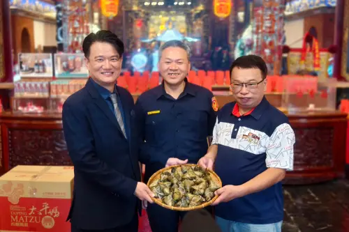 台中福華攜手福興宮端午送暖 贈愛心粽關懷弱勢家庭