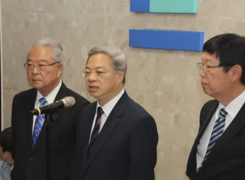 經濟部召開首場經諮會　龔明鑫大談百工百業「打群架」