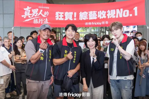 秋成勳、金鐘國、ZICO來台逛夜市　穿宮廟背心隨機請路人吃雞肉飯