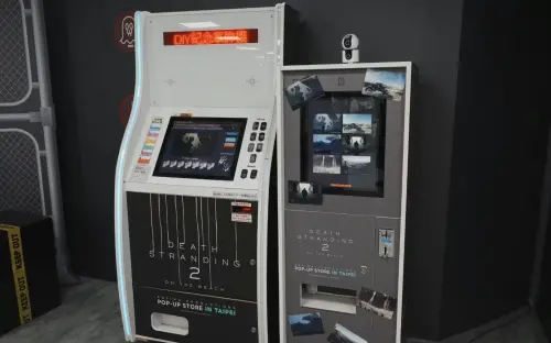 ▲台灣限定的《死亡擱淺》客製化軍牌製作機與主題相片機首度亮相，吸引不少玩家排隊體驗。（圖／KOJIMA PRODUCTIONS）