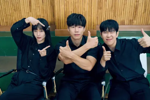 ▲金武烈（中）因《鐵拳教育》走紅。（圖／翻攝自IG@netflixkr）