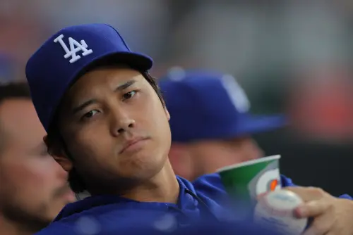 大谷翔平、村上宗隆兩大傷兵隔空鬥嘴！板凳區逗趣手勢互虧網笑翻