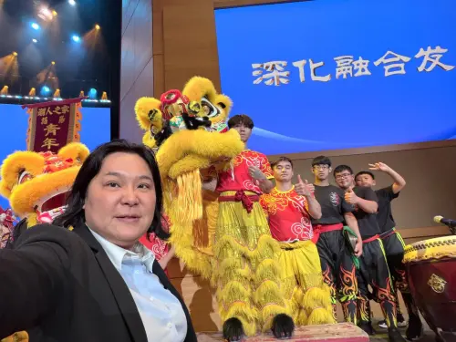 遭梁文傑酸拿出統戰成果！陳玉珍秀照片　當面和王滬寧提3訴求