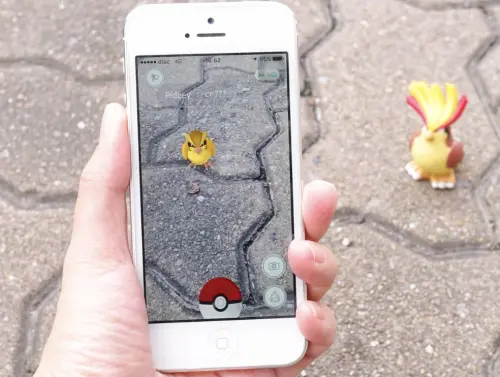 ▲《Pokémon GO》透過擴增實境（AR）技術，讓玩家能在現實世界中捕捉寶可夢。（圖／Pokémon GO）