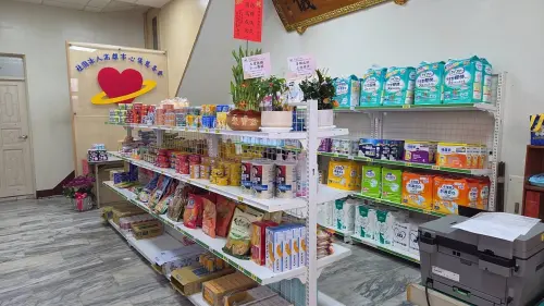 ▲ 實物銀行岡山店物資陳列。（圖／高市社會局提供）