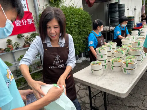 ▲正植村創辦人李思凡表示，健康養生餐盒採用優質食材與健康烹調方式製作，希望溫暖弱勢民眾的心與胃。（圖／記者金武鳳攝，2026.6.13)