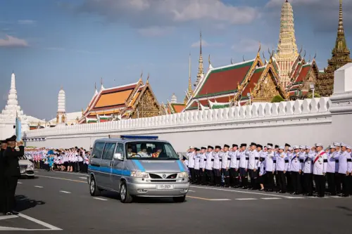 ▲數千民眾沿途送別　泰國長公主遺體送抵大皇宮（圖／截自安納杜魯新聞社）