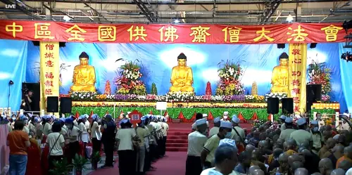 中區全國供佛齋僧法會 2萬人齊聚誦經祈願全民平安