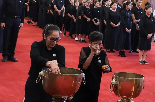▲泰國長公主辭世　大皇宮開放民眾淚眼悼念（圖／路透社／達志影像）