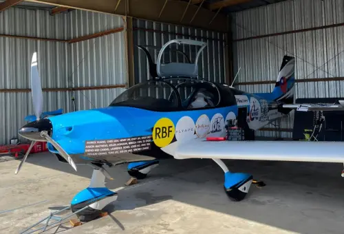 ▲台灣飛行員林睿哲（Roger）自駕單引擎飛機「N688TW」從美國啟航，橫跨三大洋展開環球壯舉。（圖／Threads@rogerlovesfly）