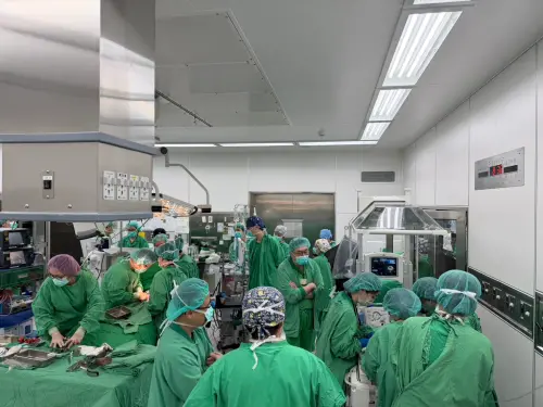 29週孕婦腦瘤復發！出血急手術　北榮30位醫護救回母子